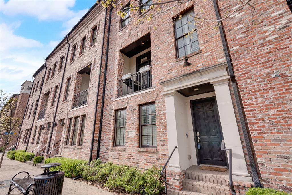 555 S Cesar Chavez Blvd  